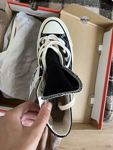 Converse, woman, 39 (5 foto / 6)