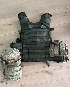 Airsoft varustus - relvad, plaadikandja, püksid, nodi (9 foto / 10)