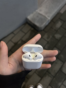 Airpods 1 (3 фото из 3)