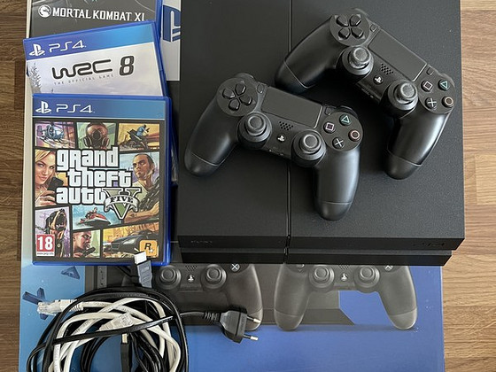 PlayStation 4 + 2 контроллера
