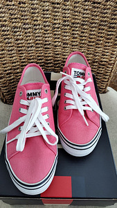 Продам женские кеды Tommy Hilfiger (1 фото из 4)
