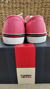 Продам женские кеды Tommy Hilfiger (2 фото из 4)