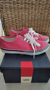 Продам женские кеды Tommy Hilfiger (3 фото из 4)