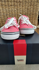 Продам женские кеды Tommy Hilfiger (4 фото из 4)