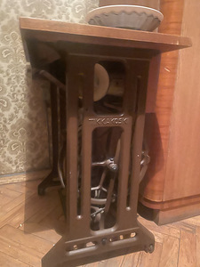 Швейная машина Tikkakoski или Tikka с подставкой (2 фото из 4)