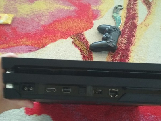 Продам PlayStation 4 pro +1 pult dialshock 4