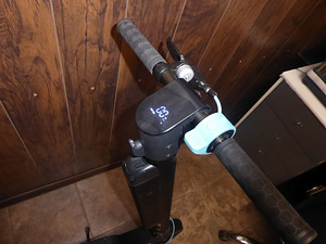Самокат Velt X8 pro Smart Scooter + Зарядка (3 фото из 7)