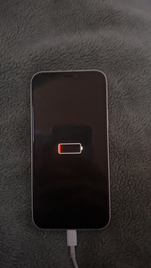 iPhone 12 (1 фото из 4)