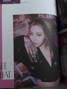 ITZY GUESS WHO ALBUM (without cards and poster) (2 foto / 4)