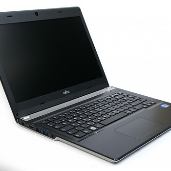 Ноутбук Fujitsu Lifebook UH552