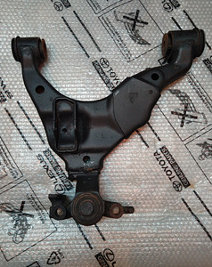 Toyota Land Cruiser 120 48069-60010 48626-60010 (1 foto / 2)