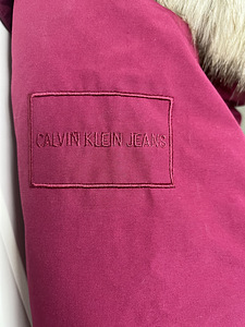 Продается парка Calvin Klein (3 фото из 5)