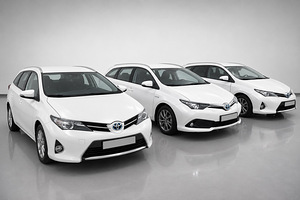 АРЕНДА АВТОМОВИЛЯ BOLT | AUTORENT TOYOTA AURIS HYBRID + LPG (3 фото из 9)