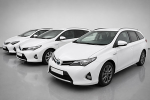 АРЕНДА АВТОМОВИЛЯ BOLT | AUTORENT TOYOTA AURIS HYBRID + LPG (1 фото из 9)