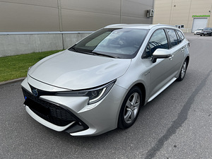 Аренда автомобиля в такси BOLT TOYOTA COROLLA HYBRID LPG (9 фото из 10)