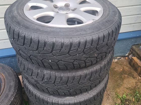 Veljed koos rehvidega Audi Q7 4L