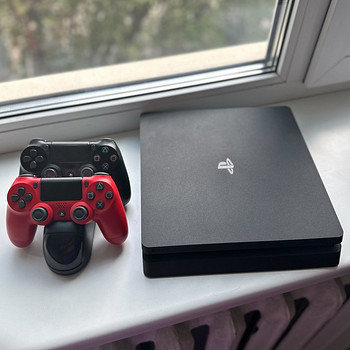 PS4 PlayStation 4 Slim 500GB + 2 original controllers
