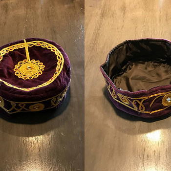 Araabia velvetist müts sobib ideaalselt kostüümide, pidulike