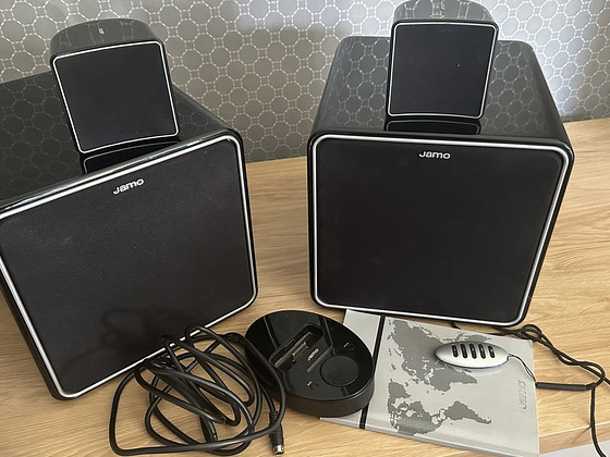 Jamo i300 arvutikõlarid + 2x Subwoofer + iPod dock + pult