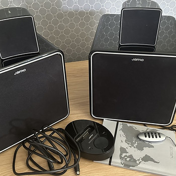 Jamo i300 arvutikõlarid + 2x Subwoofer + iPod dock + pult
