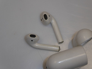 Kõrvaklapid Apple Airpods A1602 (5 foto / 5)