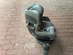 Детское автокресло (1 фото из 3)