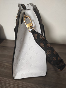 Guess сумка новая (3 фото из 3)