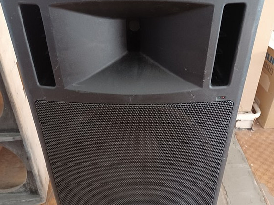 BEHRINGER B300