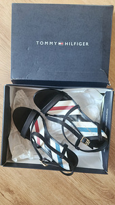 Kingad Tommy Hilfiger (1 foto / 2)