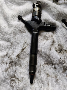 Форсунка DENSO, Mazda (RF7J, RF8G / RF), 2.0 (2 фото из 3)