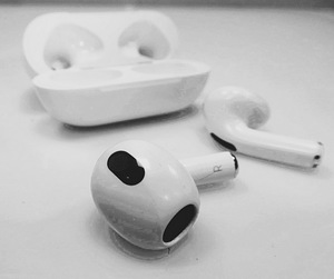 Беспроводные наушники Apple AirPods 3d Gen (A2564, A2897) (5 фото из 7)
