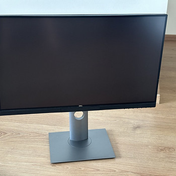 Профессиональный монитор Dell UP2720Q