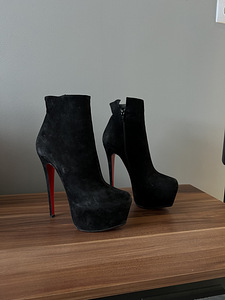Jalatsid (Christian Louboutin, Marella, Michael Kors) (6 foto / 9)