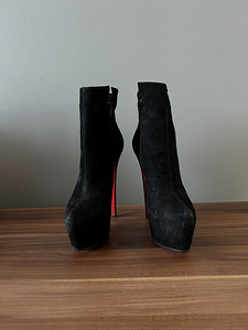 Jalatsid (Christian Louboutin, Marella, Michael Kors) (8 foto / 9)
