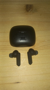 Kõrvaklapid JBL Tune Beam, aktiivne mürasummutus, mustad (1 foto / 3)
