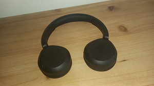 JBL Tune 520BT, черный – беспроводные наушники-вкладыши (1 фото из 4)