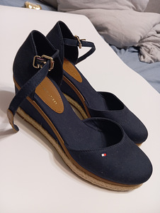 TOMMY HILFIGER 'ELBA' темно-синие сандалии (2 фото из 6)