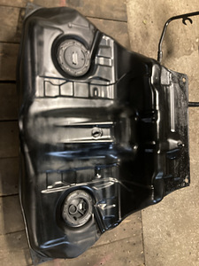 Mb s320d kütusepaak (1 foto / 4)