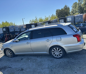 TOYOTA AVENSIS 2,0 BENS 108 KWT MANUAL, VARUOSAD (2 foto / 8)