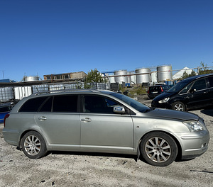 TOYOTA AVENSIS 2,0 BENS 108 KWT MANUAL, VARUOSAD (4 foto / 8)