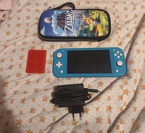 Nintendo Switch Lite + чехол (4 фото из 6)