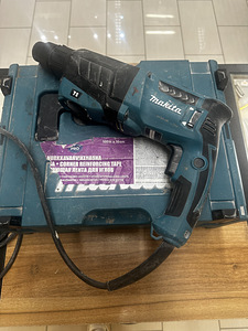 Перфоратор Makita HR2630J, 2.8 кг, 800 Вт (3 фото из 4)