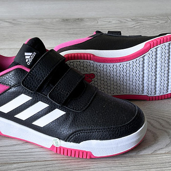 Adidas tossud