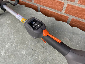 Husqvarna 325iLK kombitrimmer + pinnaseääristaja (3 foto / 5)