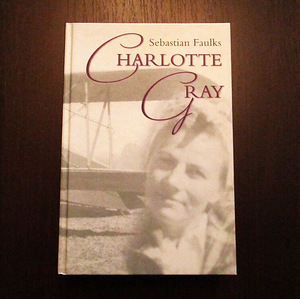 CARLOTTE GRAY Sebastian Faulks (1 foto / 4)