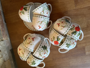 Чашки с блюдцами (2 фото из 10)