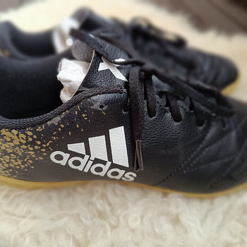 Adidas puutsad