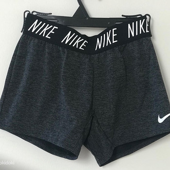 NIKE M