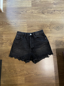 Новые джинсовые шорты Zara (3 фото из 4)