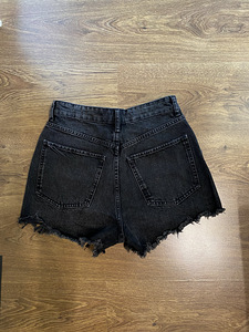 Новые джинсовые шорты Zara (4 фото из 4)
